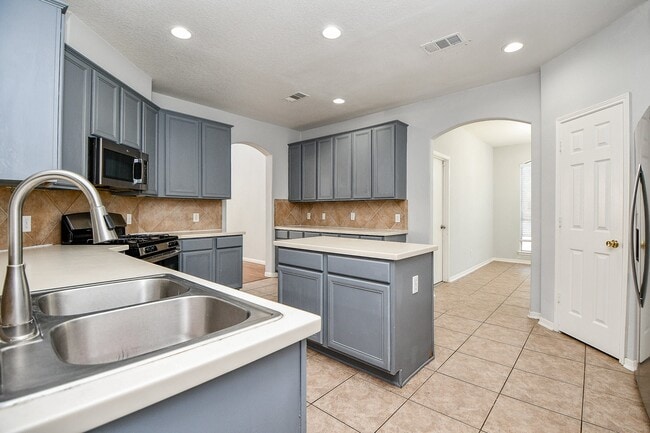 property at 3019 Red Oak Leaf Trail