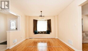 38 Clayborne Ave in Brampton, ON - Building Photo - Building Photo