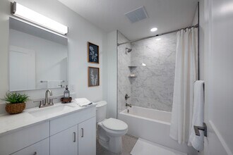 St Joe Apartments in Fort Wayne, IN - Foto de edificio - Building Photo