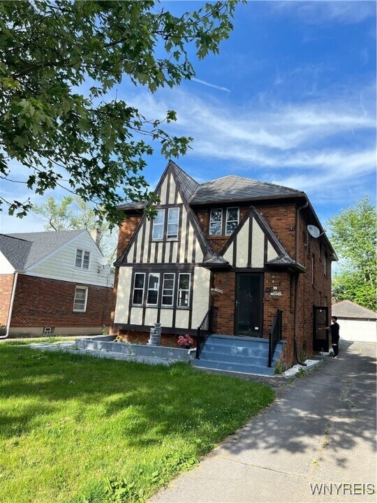 81 Concord Dr in Buffalo, NY - Building Photo