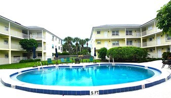 1441 Ocean Dr in Vero Beach, FL - Building Photo