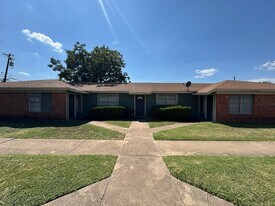 7320 Sanger Ave in Waco, TX - Building Photo