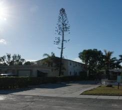 Bal Harbor Apartments in Hollywood, FL - Building Photo - Building Photo