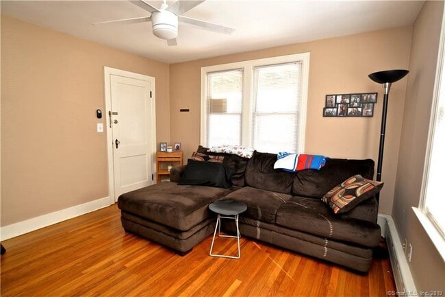 85 Kneen St, Unit 1 in Shelton, CT - Building Photo - Building Photo