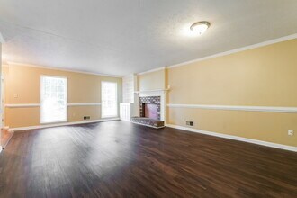 2432 Hillboro Cir S W in Marietta, GA - Building Photo - Building Photo