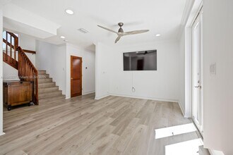 5740 SW 59th Pl in South Miami, FL - Building Photo - Building Photo