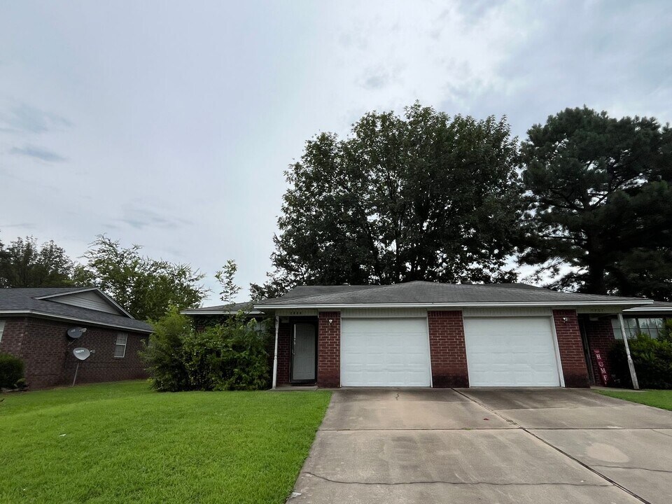 1300 University Dr in Russellville, AR - Building Photo