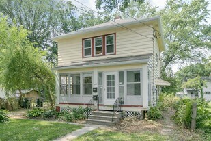 2446 E Johnson St in Madison, WI - Building Photo