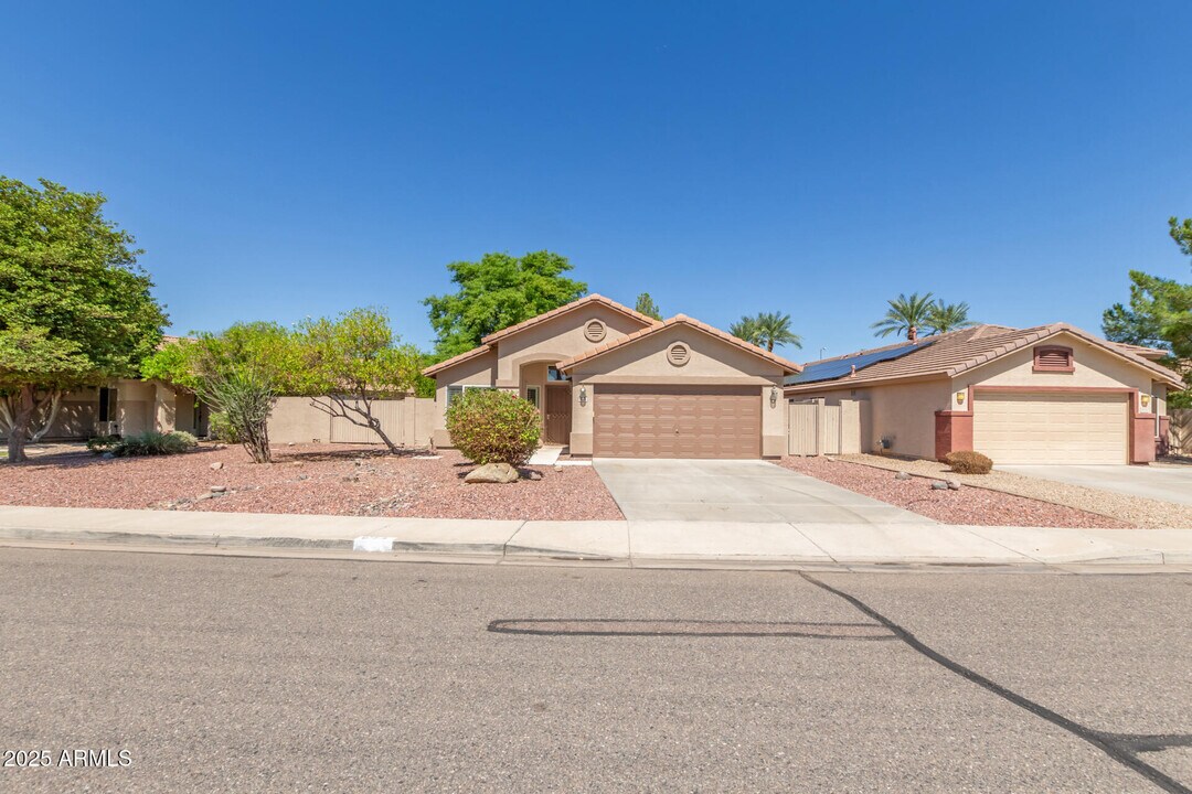 8156 W Tonto Ln in Peoria, AZ - Building Photo