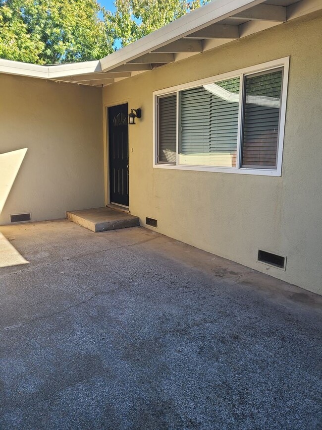 139 W Lassen Ave in Chico, CA - Building Photo - Building Photo