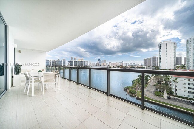 3300 NE 188th St, Unit 710 in Aventura, FL - Building Photo - Building Photo