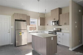 13 Frio Ave in McAllen, TX - Building Photo - Building Photo