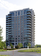 Petrie's Landing Tower I in Ottawa, ON - Building Photo - Building Photo