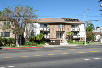 6543 Woodman Ave in Van Nuys, CA - Building Photo - Building Photo