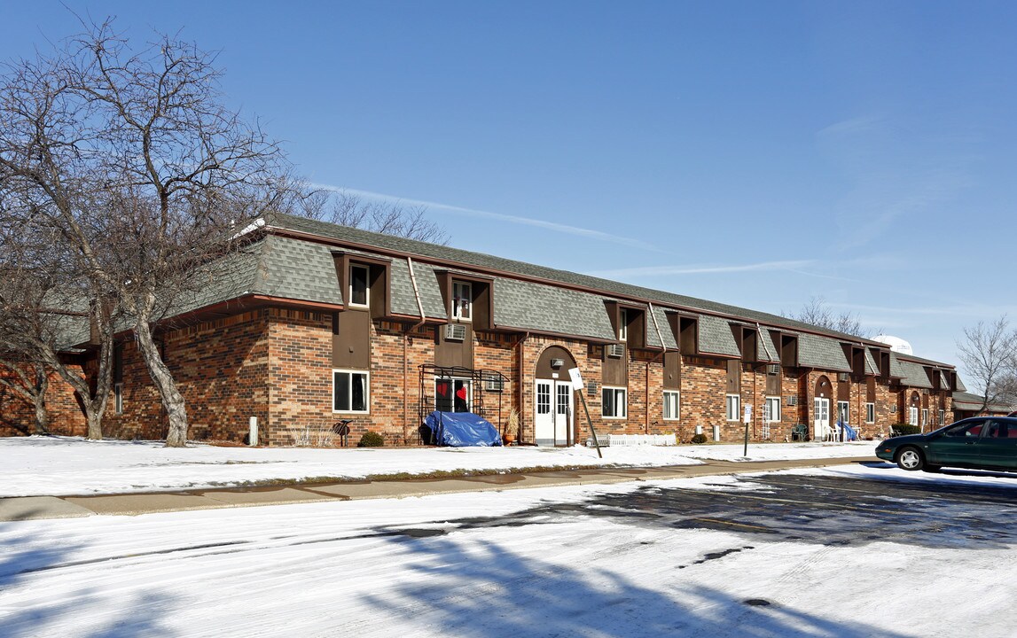 Fountain Square Apartments in Oregon, OH - Building Photo