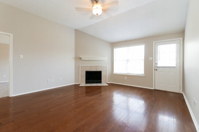 816 Beaver Creek Dr in Burleson, TX - Building Photo - Building Photo