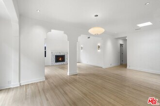 435 Westmount Dr in West Hollywood, CA - Building Photo - Building Photo