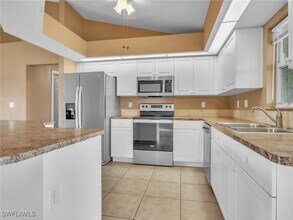 906 SW 11th Pl in Cape Coral, FL - Building Photo - Building Photo