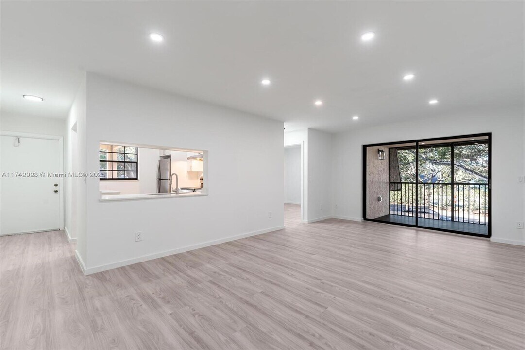3631 NW 94th Ave, Unit 6g in Sunrise, FL - Foto de edificio