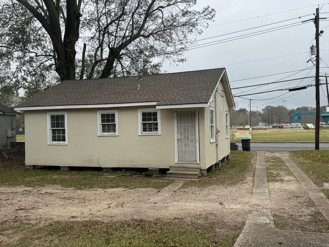 5444 Winbourne Ave in Baton Rouge, LA - Foto de edificio - Building Photo