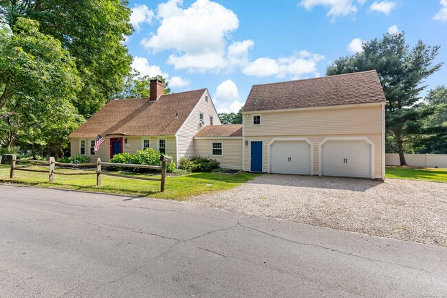 17 Cream Pot Rd in Clinton, CT - Building Photo - Building Photo