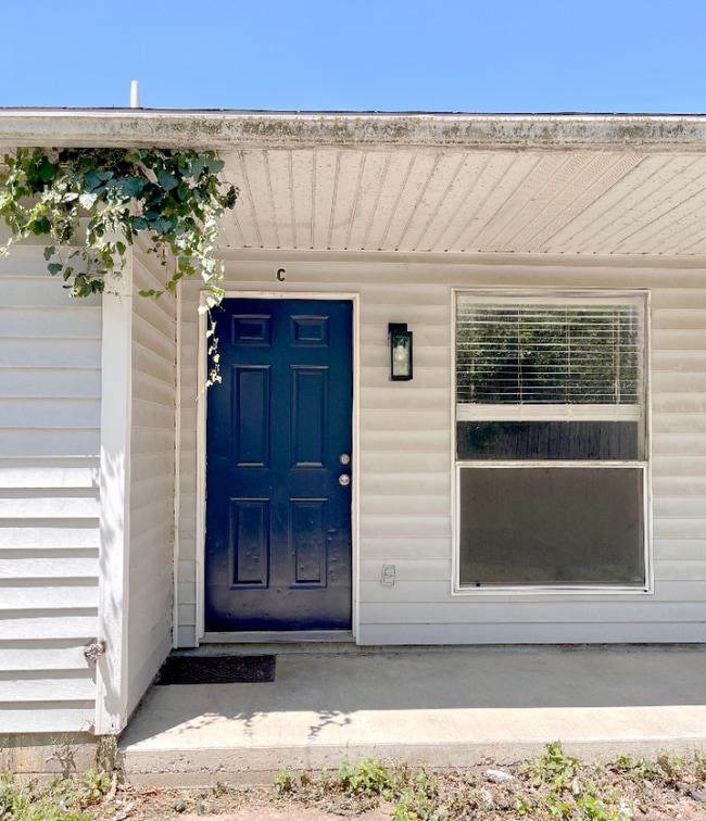 704 SE 4th St in Bentonville, AR - Building Photo - Building Photo