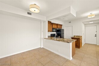 6401 Aragon Way in Ft. Myers, FL - Building Photo - Building Photo