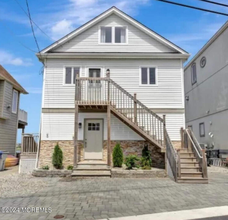 18 Harborside Dr E in Seaside Heights, NJ - Building Photo