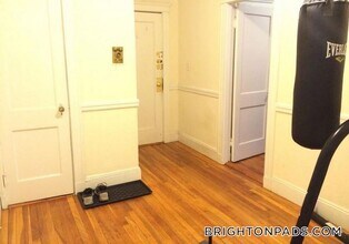 5 Lothian Rd, Unit 1 in Boston, MA - Foto de edificio - Building Photo