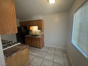 5248 Pebble Beach Blvd in Las Vegas, NV - Building Photo - Building Photo