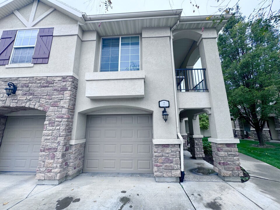 7 Clayton Ct in Pleasant Grove, UT - Building Photo