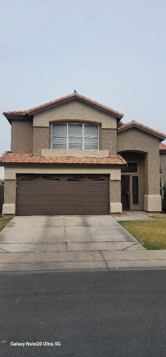 1836 N Stapley Dr in Mesa, AZ - Foto de edificio