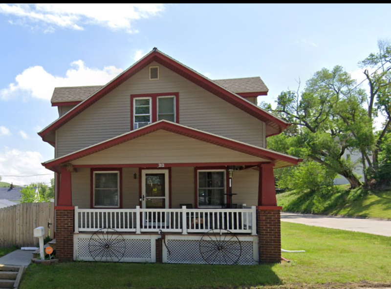 2021 Hamilton St SW in Cedar Rapids, IA - Building Photo