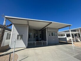 17200 W Bell Rd in Surprise, AZ - Building Photo