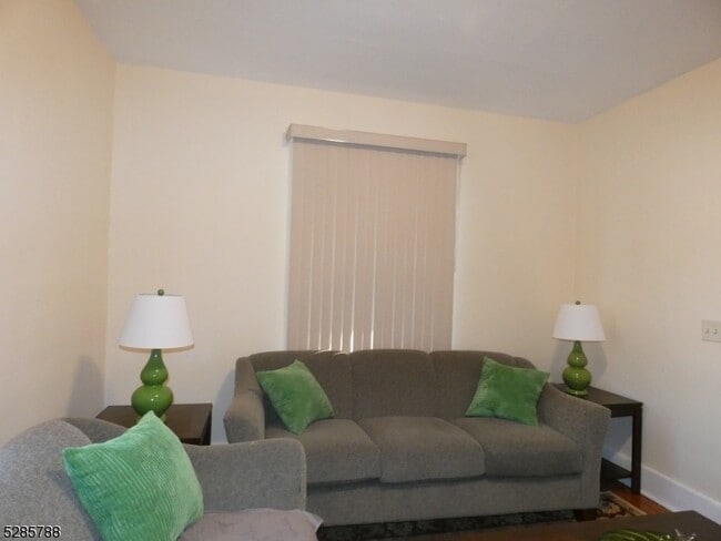 199 E Main St in Somerville, NJ - Building Photo - Building Photo