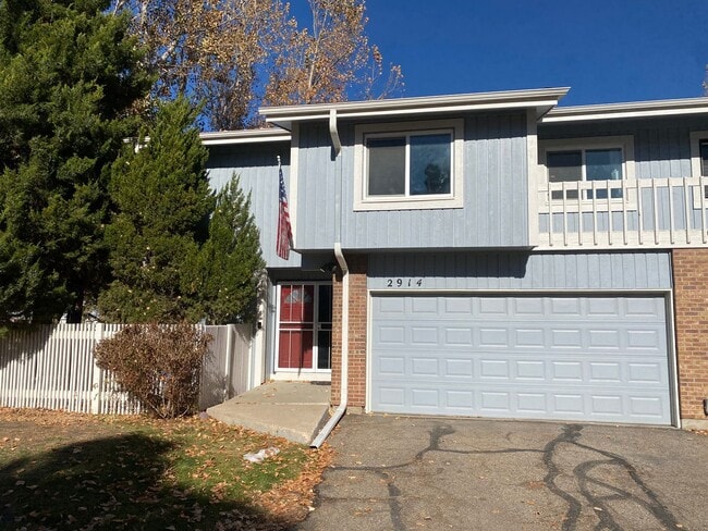 property at 2914 S Parker Ct