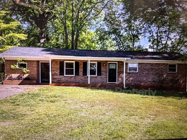 property at 1141 Carolina Cir