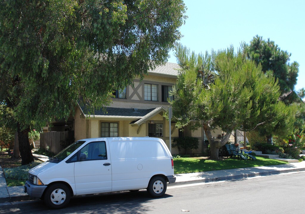 16672 Island Cir in Huntington Beach, CA - Building Photo