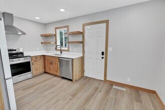 53 Brook Cir in Pella, IA - Building Photo - Building Photo