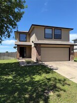 225 Hyltin St in Hutto, TX - Building Photo