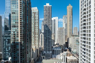 30 E Huron St in Chicago, IL - Building Photo - Building Photo
