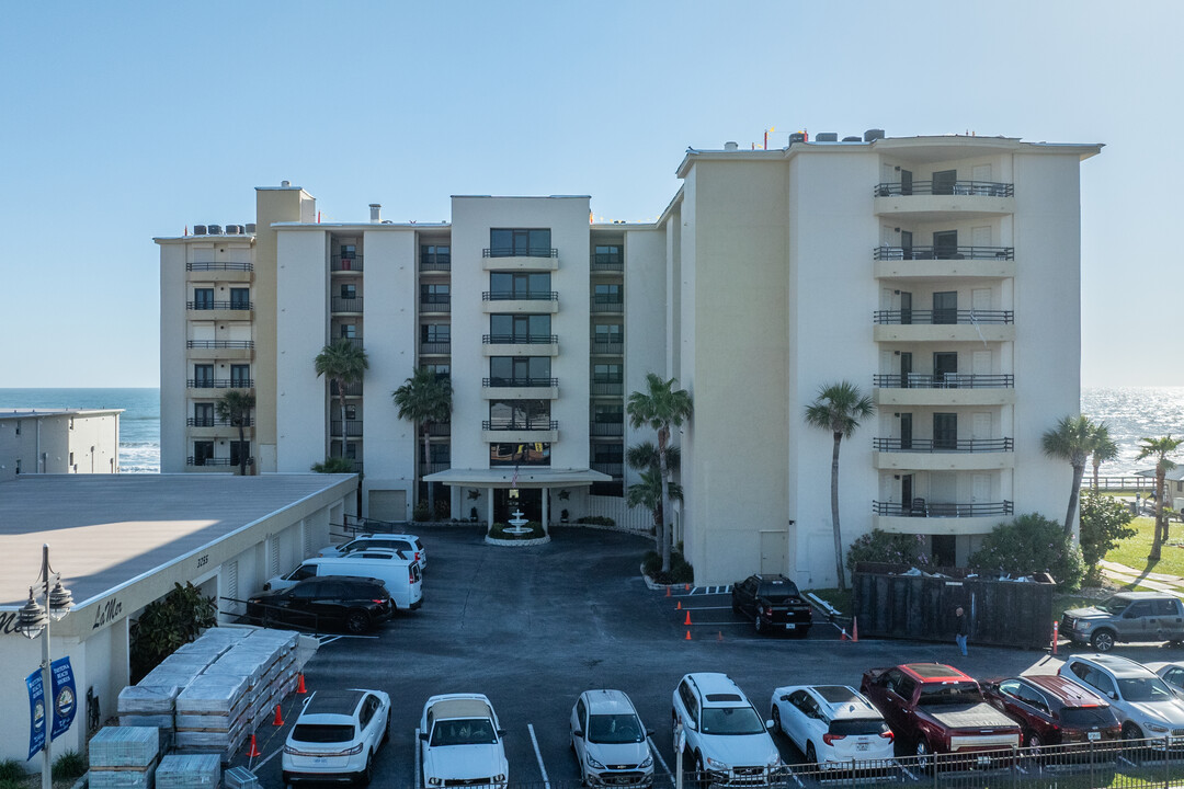 La Mer Condominiums in Daytona Beach Shores, FL - Building Photo