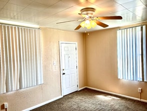 568 Conrad Ave in Charleroi, PA - Building Photo - Building Photo