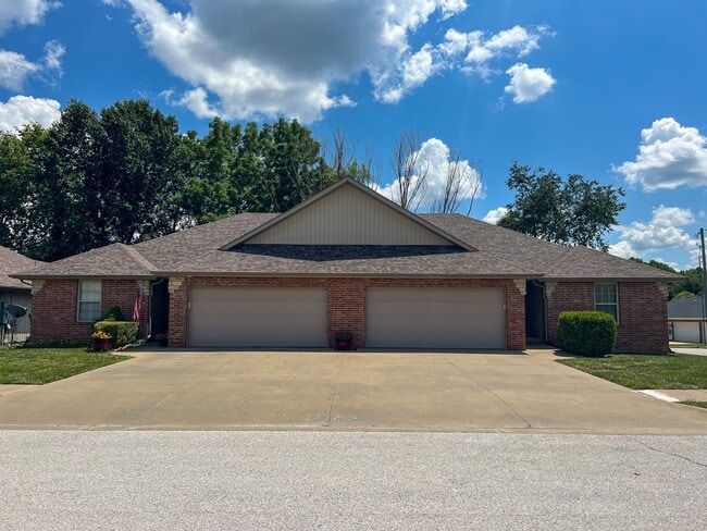 4348 S Sycamore Ave in Springfield, MO - Building Photo - Building Photo