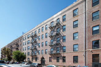 1625 Putnam Ave in Flushing, NY - Building Photo - Building Photo