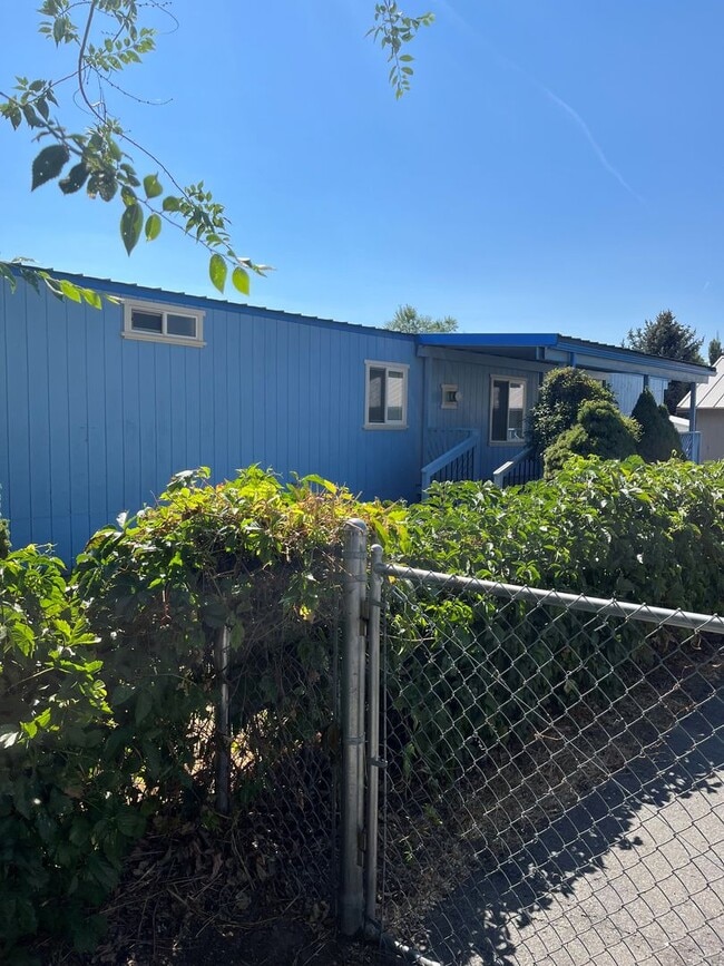 4022 Delaware Ave in Klamath Falls, OR - Building Photo - Building Photo