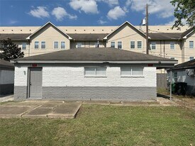 3833 Mt Pleasant St in Houston, TX - Building Photo