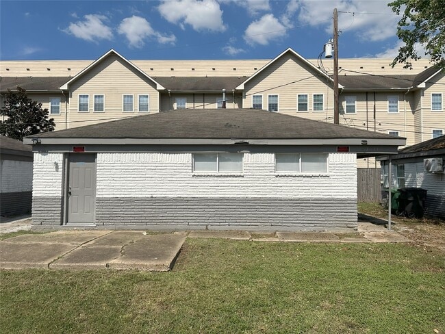 property at 3833 Mt Pleasant St