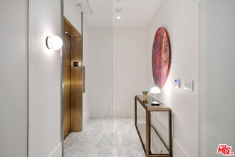 8420 W Sunset Blvd in West Hollywood, CA - Building Photo - Building Photo