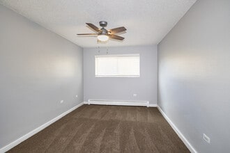 Sierra Vista in Thornton, CO - Foto de edificio - Building Photo